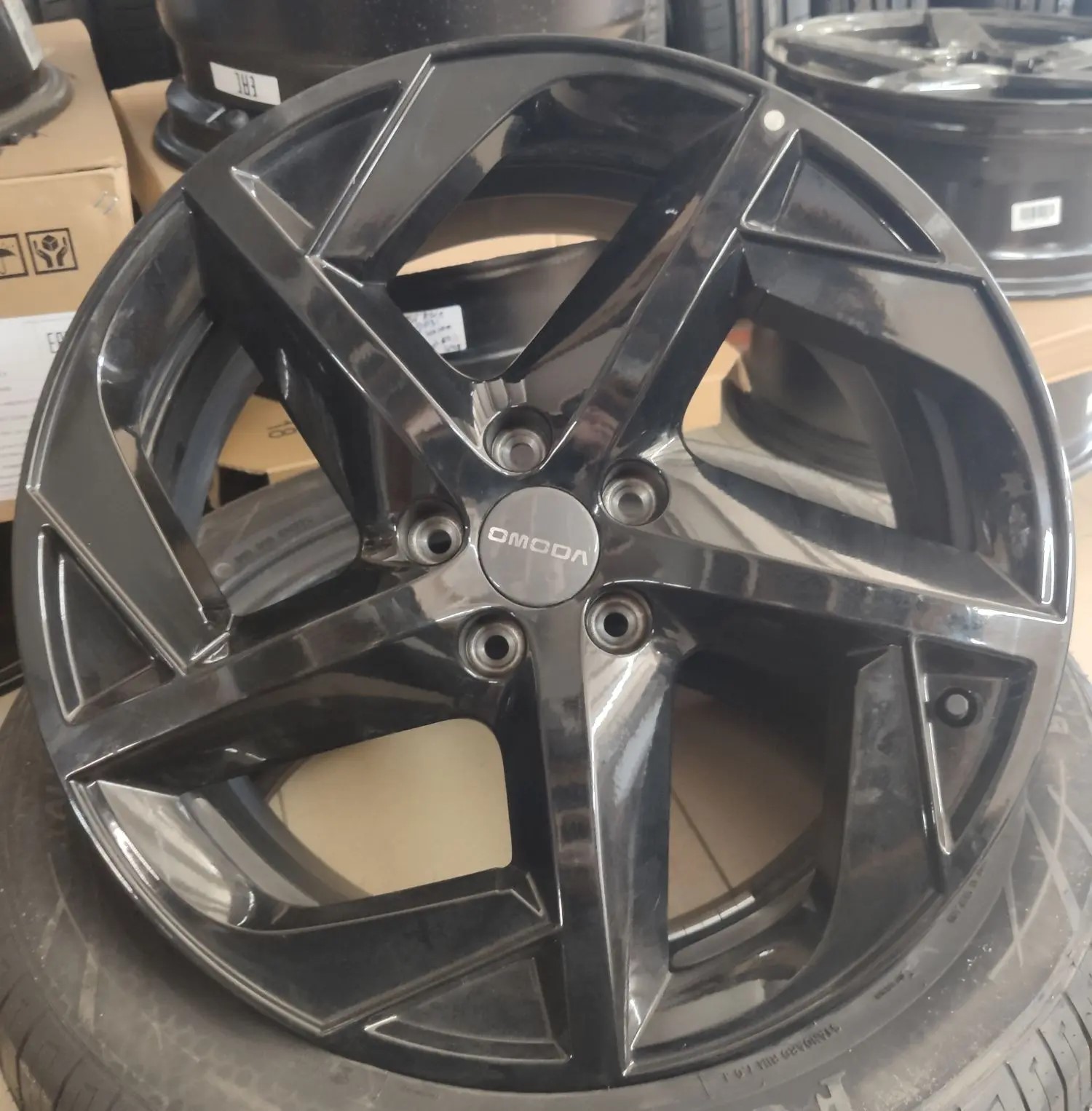 Диск Omoda оригинал 18х7 5x108 et 33 dia 60,1 Black