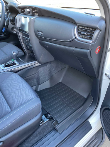 Коврики резиновые 3D LUX для Toyota Fortuner II (2015-н.в.)