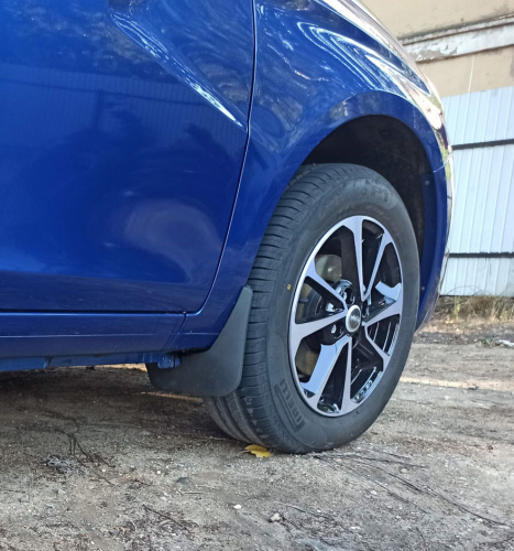 Брызговики резиновые для Lada Vesta SD/SW/SW Cross (2015-н.в.) Передние